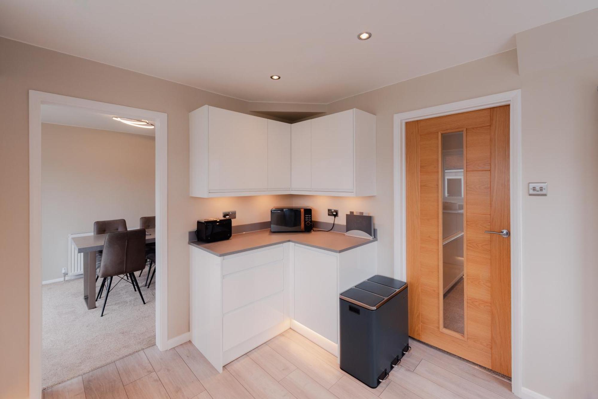 Luxury Recently Renovated 3 Bedroom In Kent Apartment Sandwich