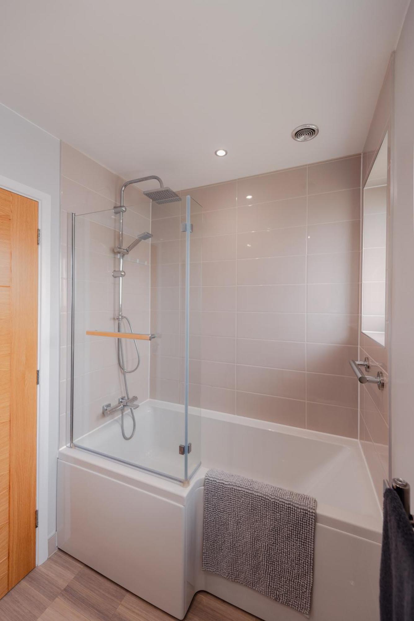Luxury Recently Renovated 3 Bedroom In Kent Apartment