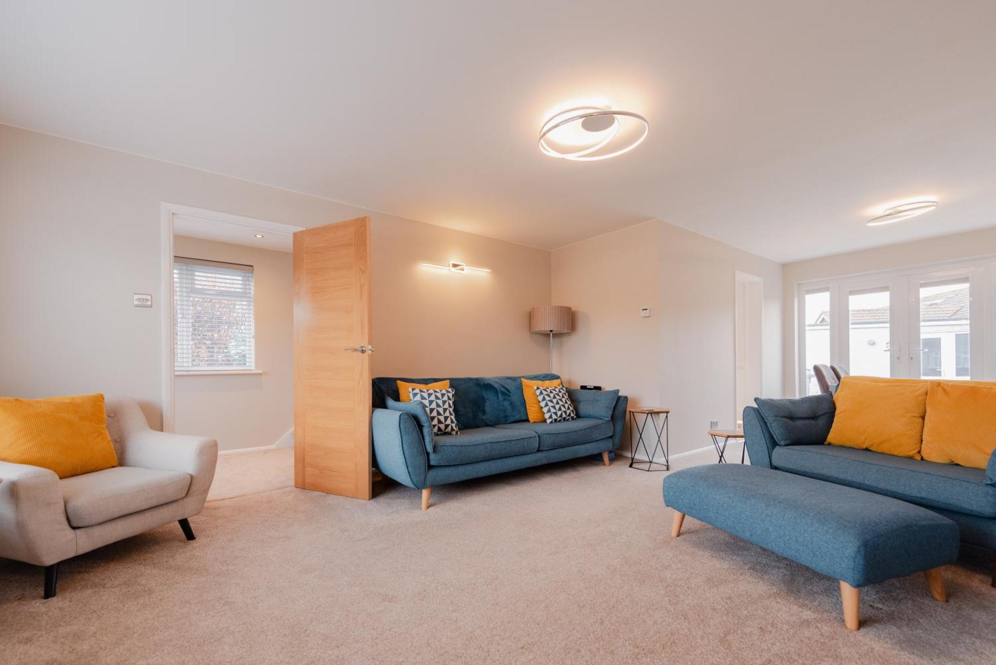 Luxury Recently Renovated 3 Bedroom In Kent Apartment