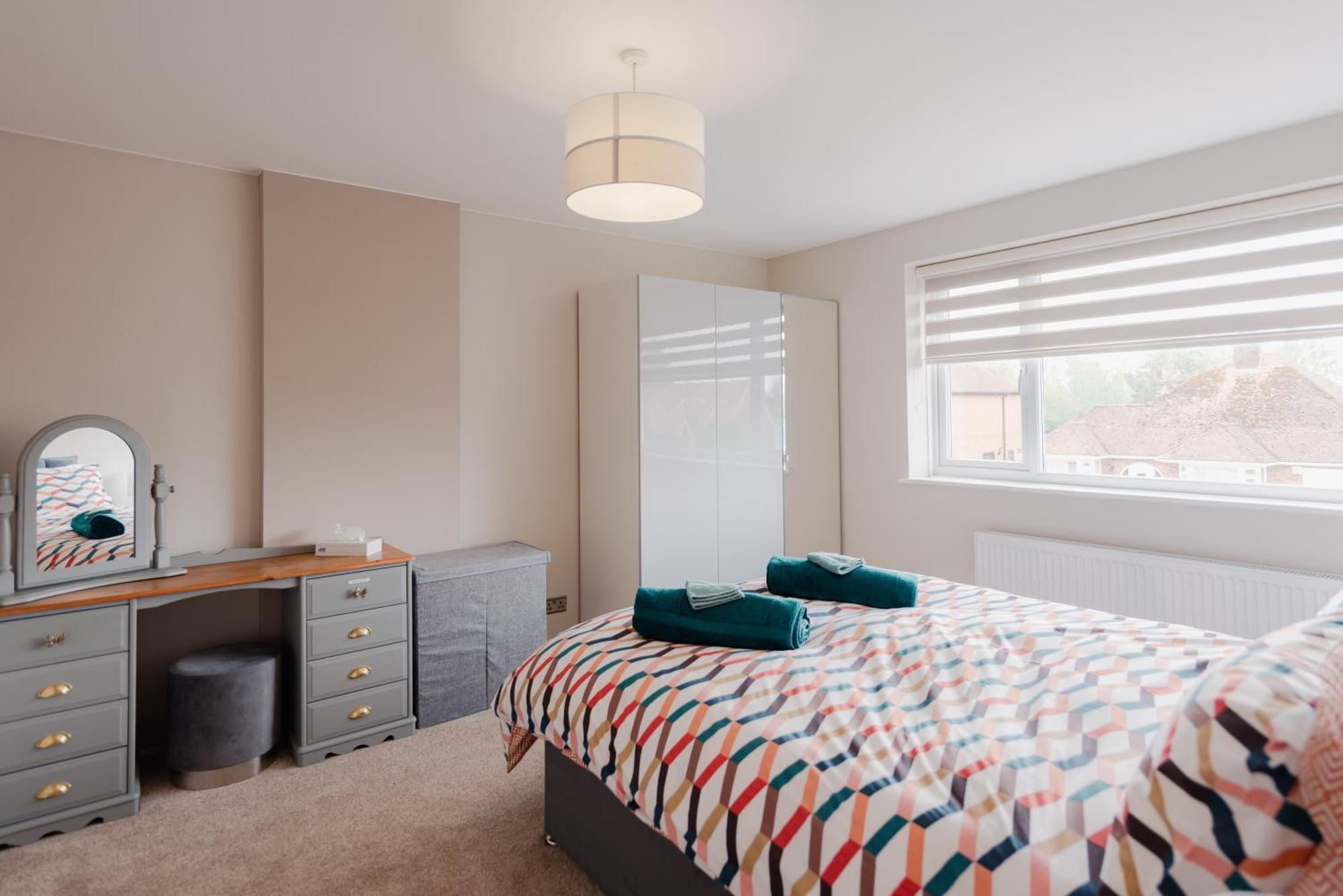 Luxury Recently Renovated 3 Bedroom In Kent Apartment *